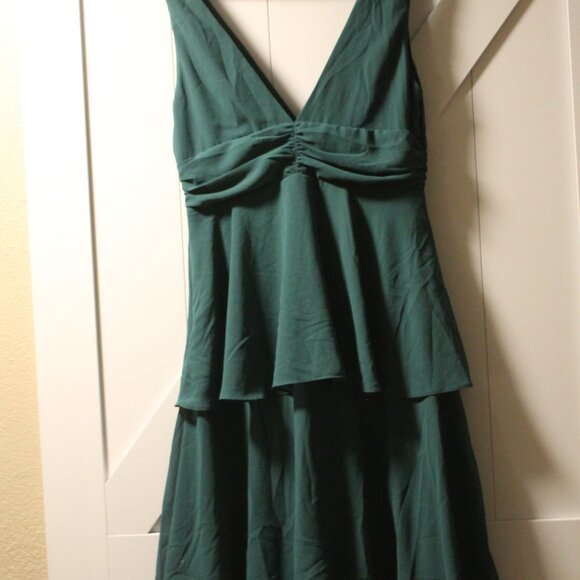 lulu's vneck emerald green tiered dress size L - Picture 4 of 4